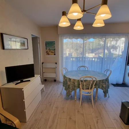 Charming With Balcony In Apartament Cabourg